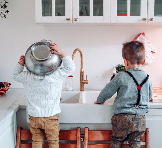 chores for kids by age - washing dishes