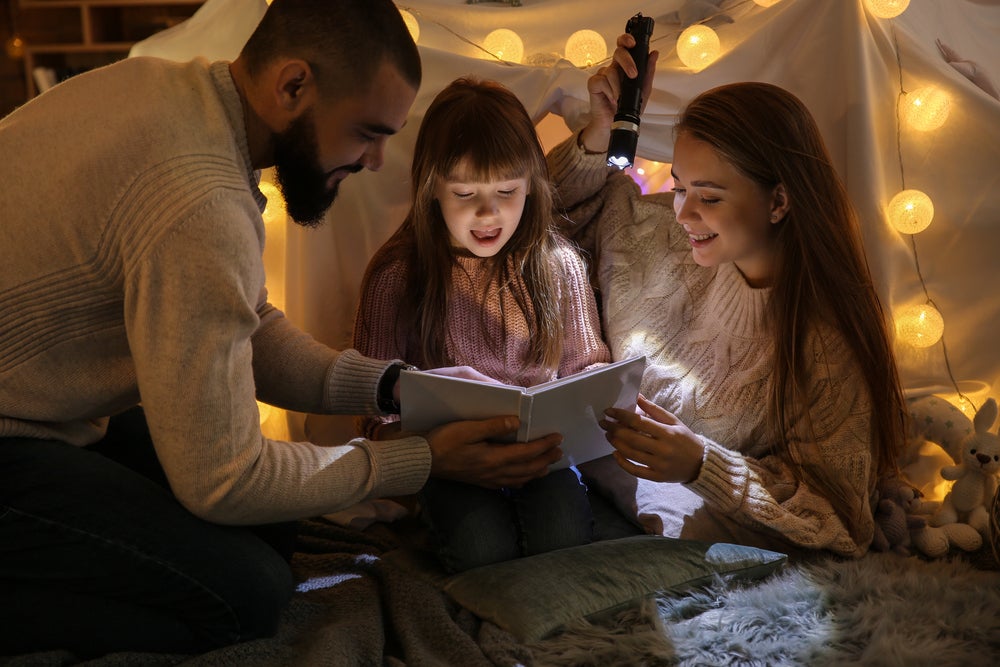 parents reading with daughter