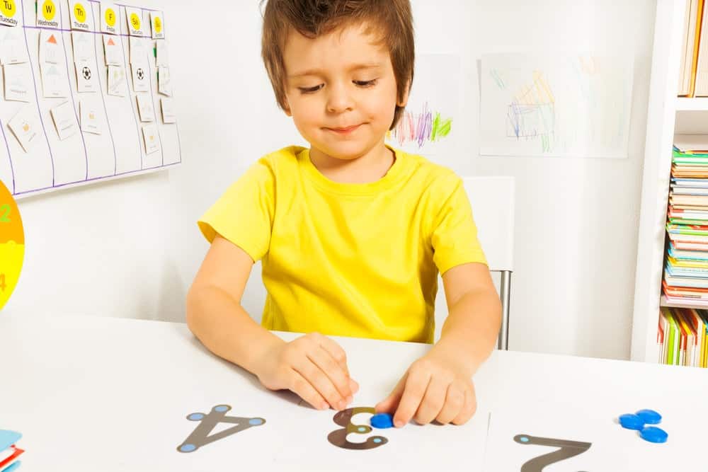 kid learning ordinal numbers